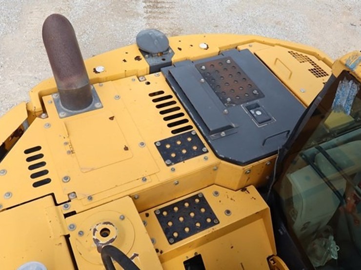 2016-deere-135g-image-30