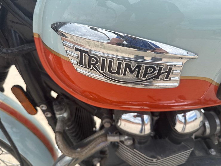 2009-triumph-bonneville-t100-motorcycle-image-6