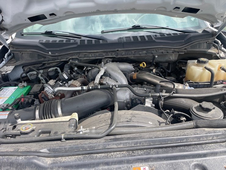 2021-ford-f550-image-9