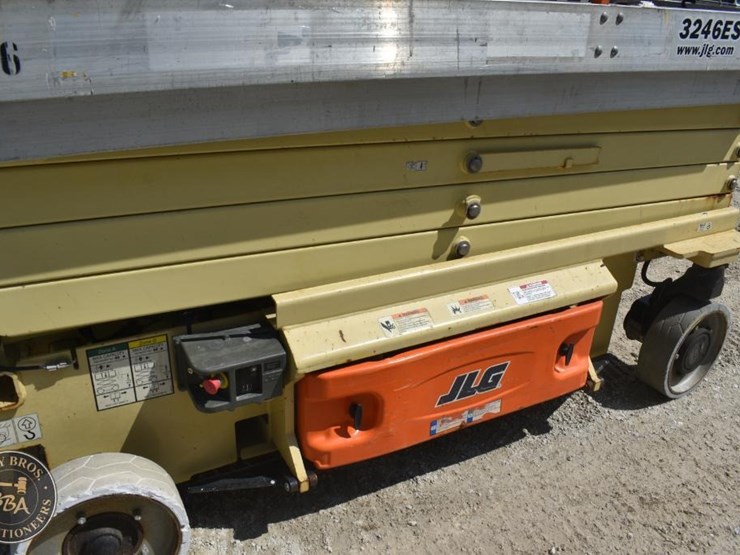 2014-jlg-3246es-image-11