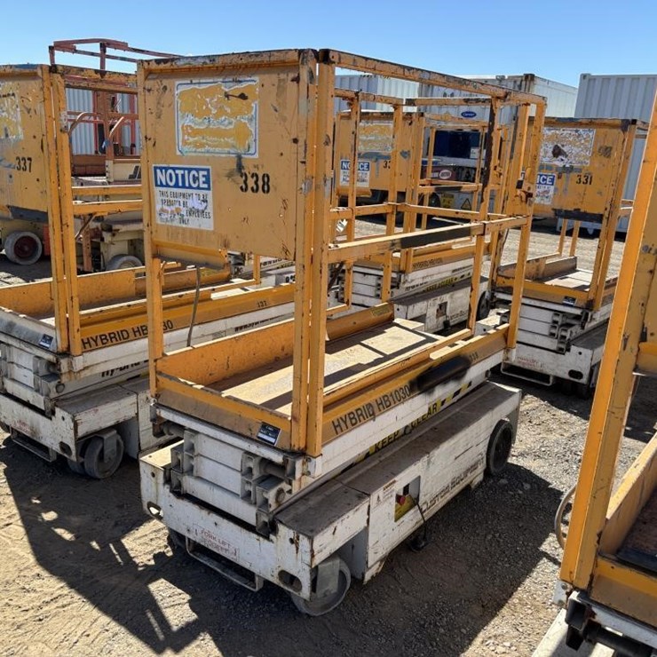2005 CUSTOM EQUIPMENT HB1030