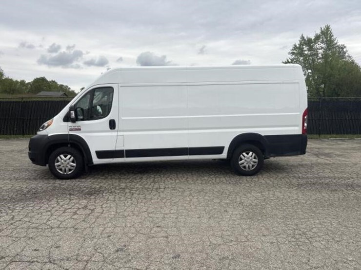 2022-dodge-3500-image-2