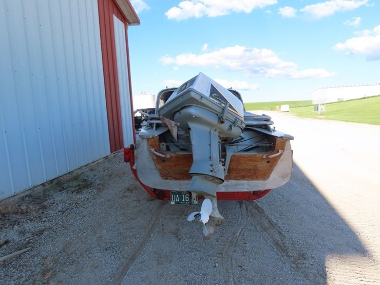 1957-9-crestliner-aluminum-boat-with-trailer-and-motor-image-4