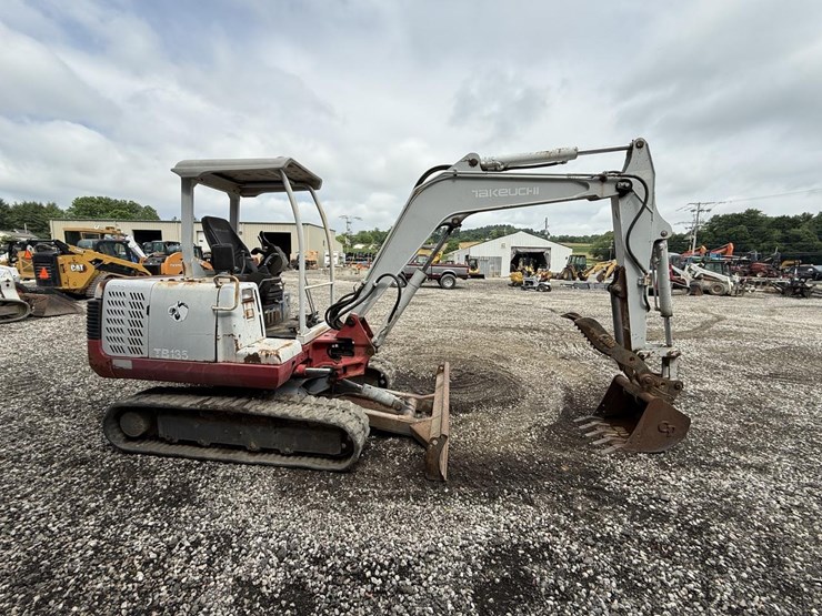 takeuchi-tb135-image-5