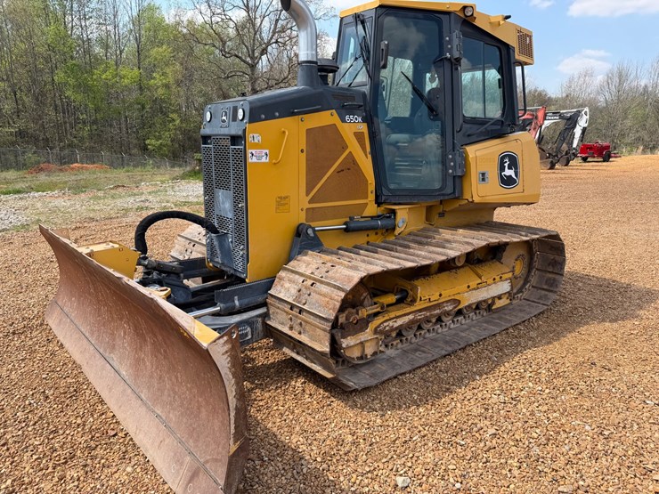 2021-deere-650k-lgp-image-1