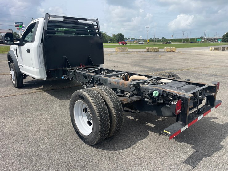 2021-ford-f550-image-2