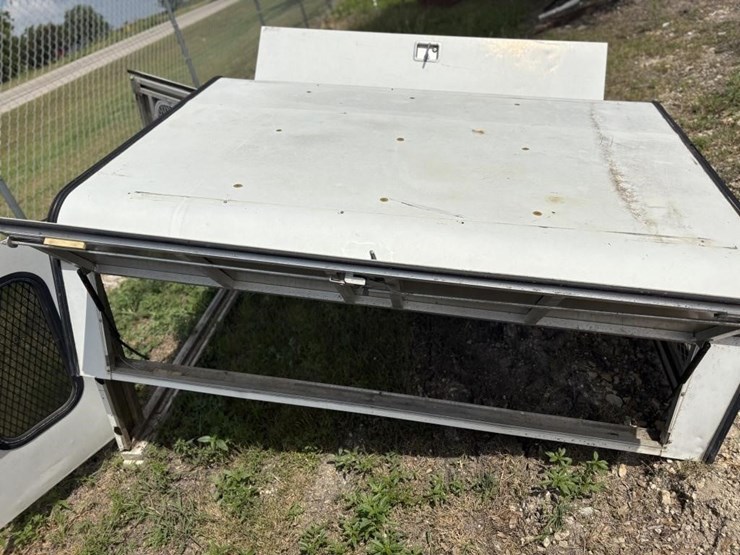 l3---aluminum-camper-shell-image-13