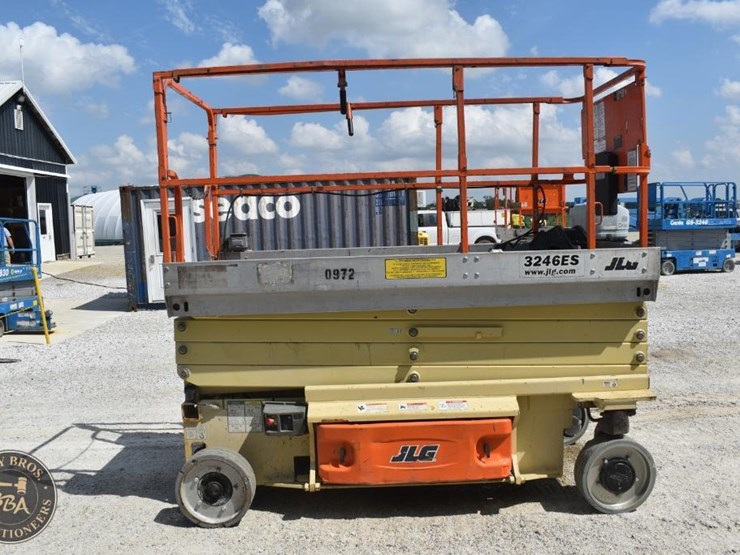 2012-jlg-3246es-image-6