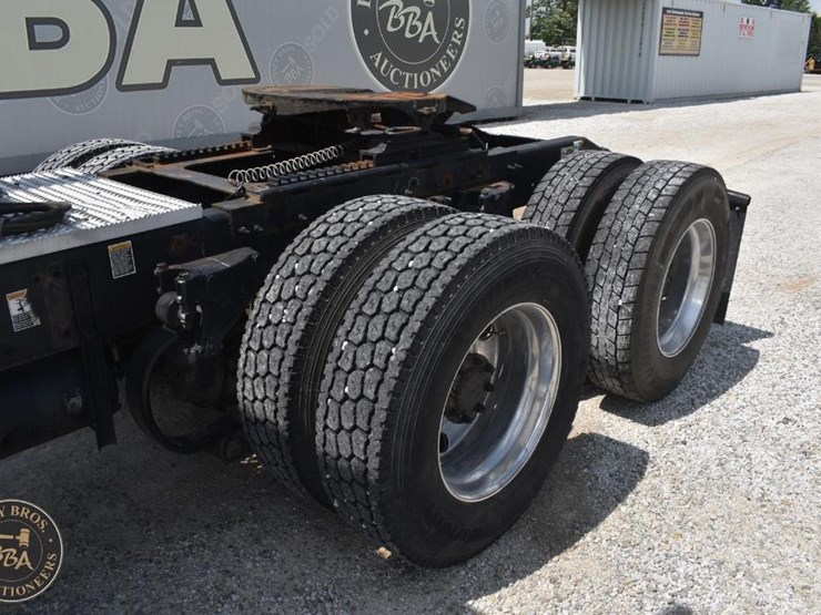 2012-peterbilt-386-image-12