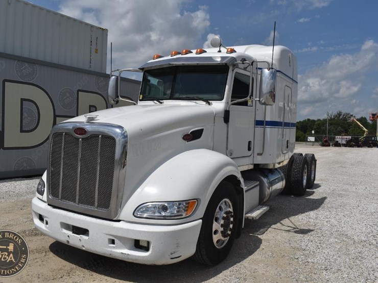 2012-peterbilt-386-image-1