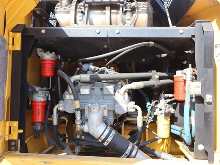 2017-deere-210g-image-11