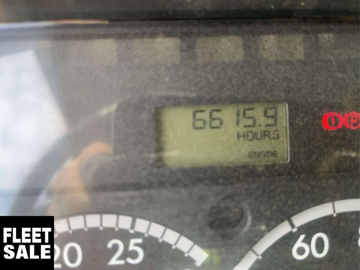 2008-freightliner-m2-106-image-23