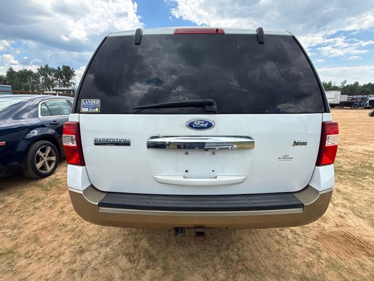 2011-ford-expedition-image-5