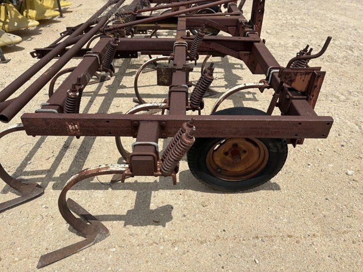 l2---14-shank-cultivator-image-6