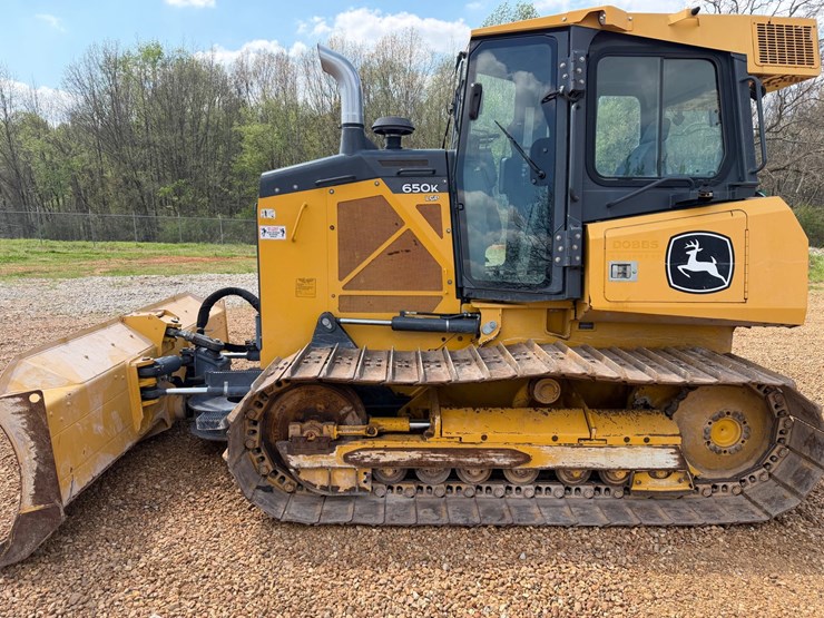2021-deere-650k-lgp-image-2