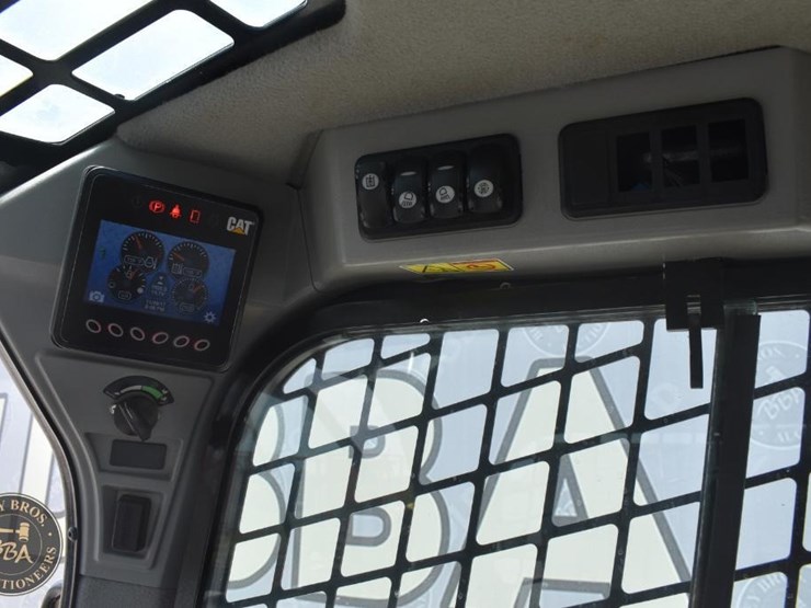 2018-caterpillar-257d-image-48