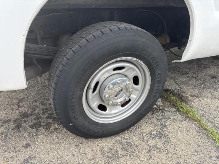 2015-ford-f250-xl-image-10