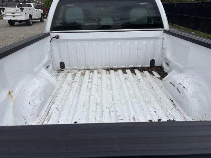 2014-ford-f150-xl-image-14