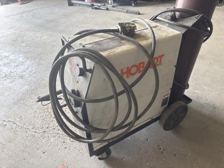 hobart-ironman-210-welder-with-tank-image-6