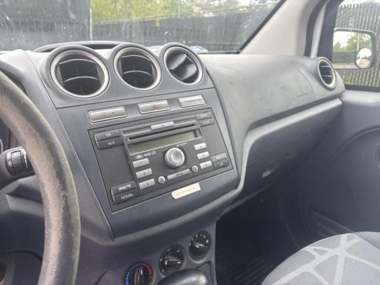 2010-ford-transit-connect-image-19
