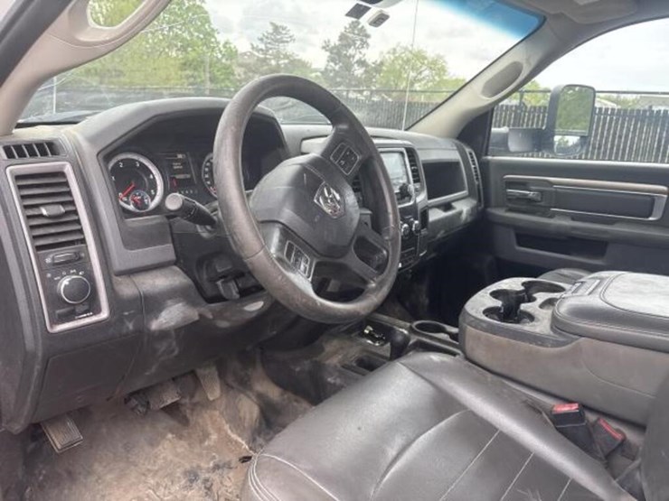 2014-dodge-3500-image-21