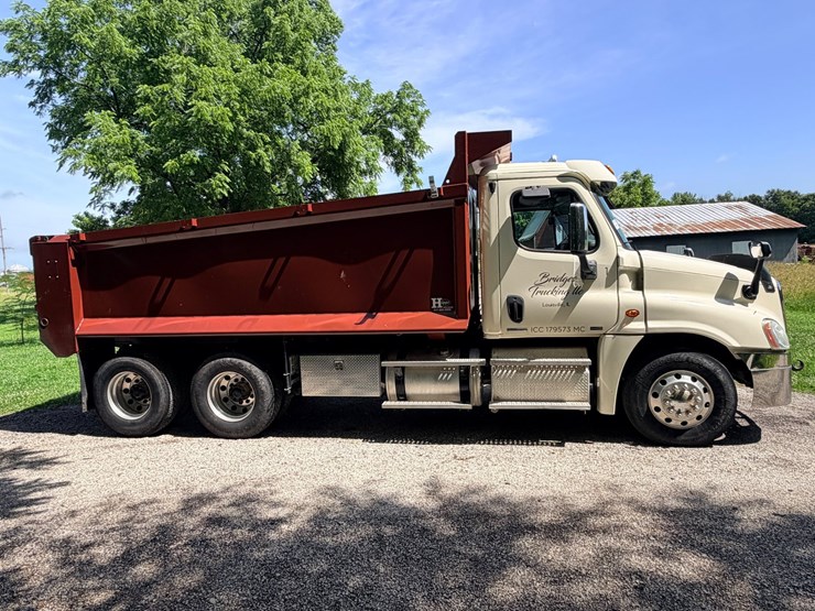 2012-freightliner-cascadia-125-image-14