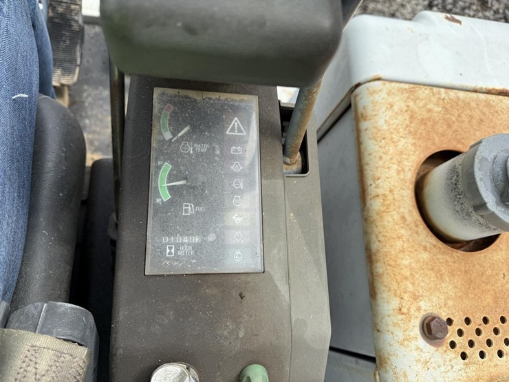 takeuchi-tb135-image-22
