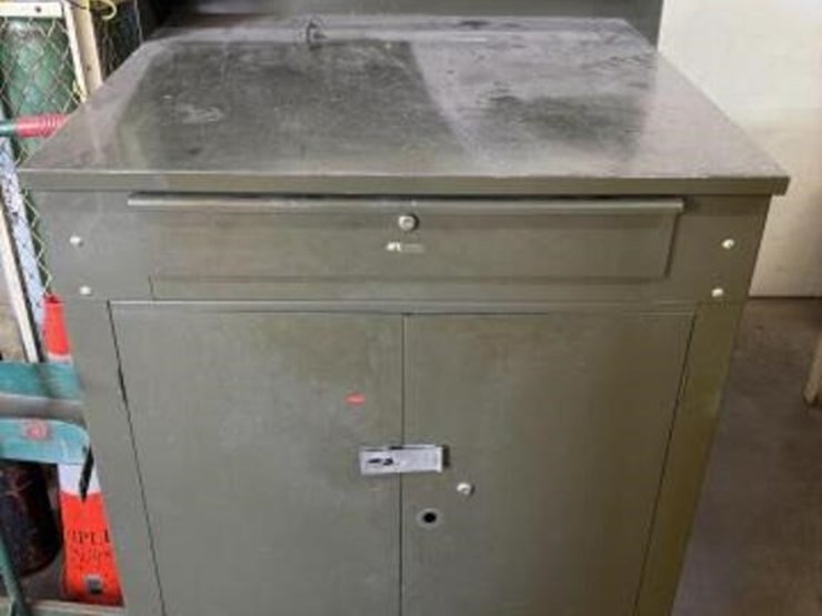 industrial-sjop-desk-with-slope-top-image-1