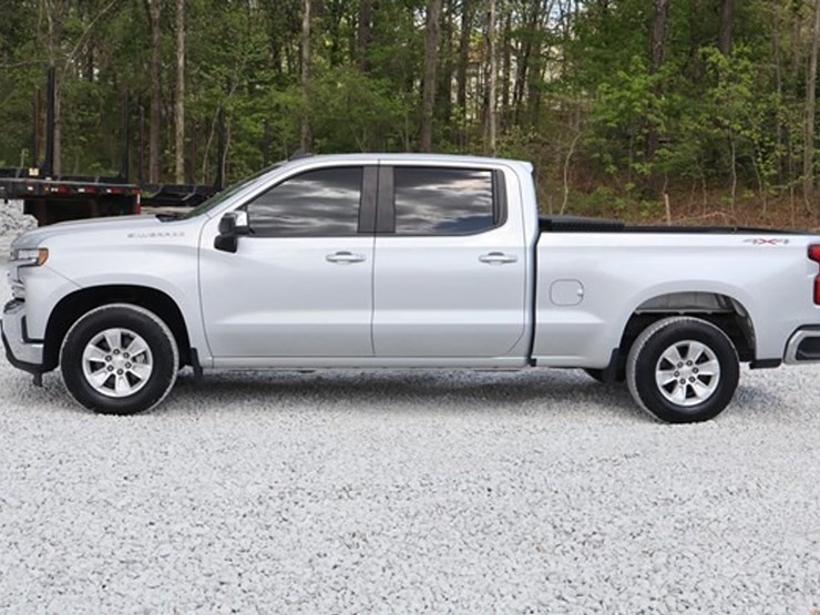 2020-chevrolet-silverado-1500-lt-image-2