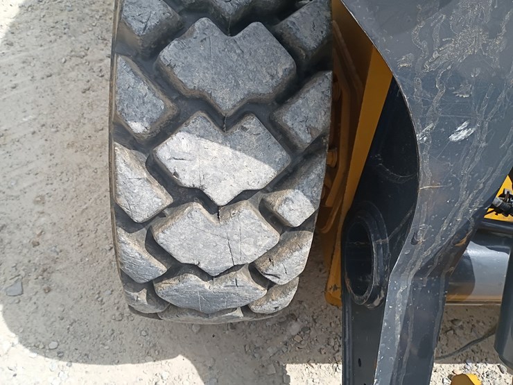 2022-deere-330g-image-63