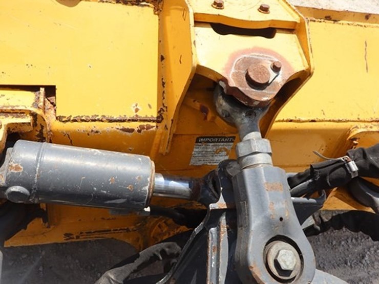 2019-deere-650k-lgp-image-26