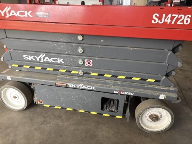2020-skyjack-scissor-lift-image-11
