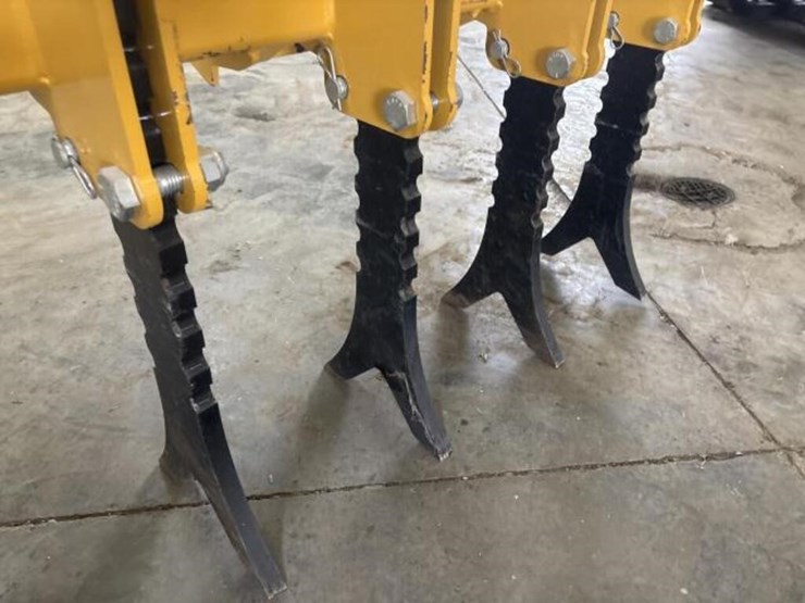 cl-fab-ripper-skid-steer-attachment-image-6