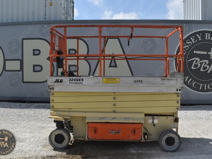 2012-jlg-3246es-image-2