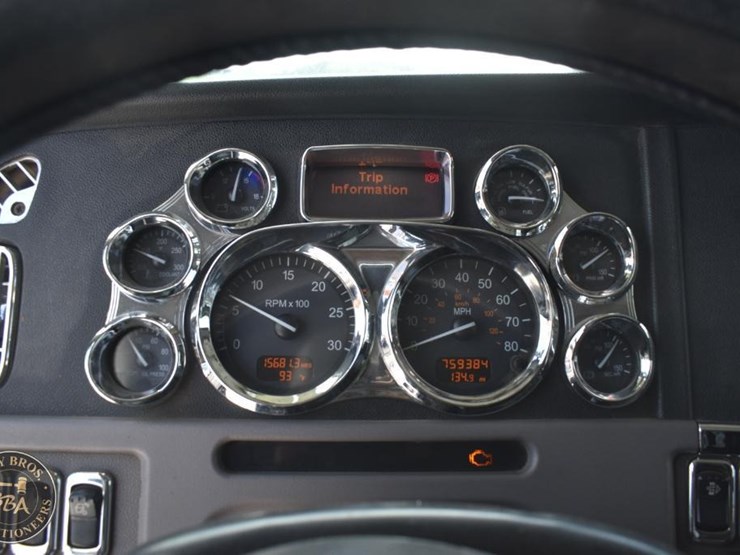 2012-peterbilt-386-image-44