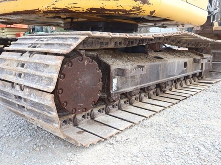 2016-deere-135g-image-19