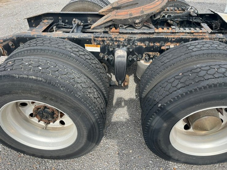 2015-freightliner-cascadia-125-image-9