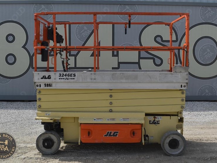 2013-jlg-3246es-image-2