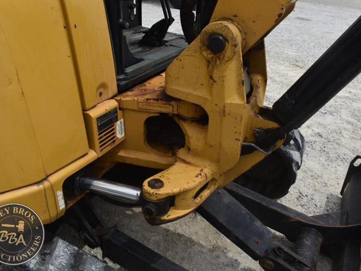 2016-caterpillar-305e2-cr-image-17