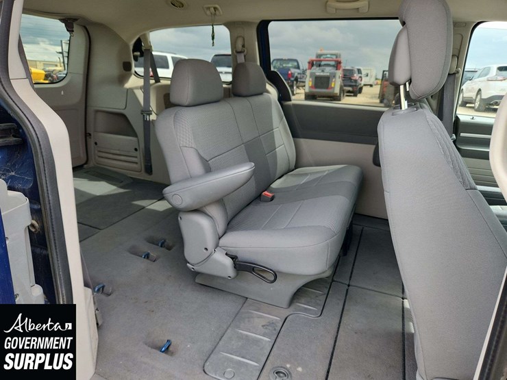 2010-dodge-grand-caravan-se-image-14