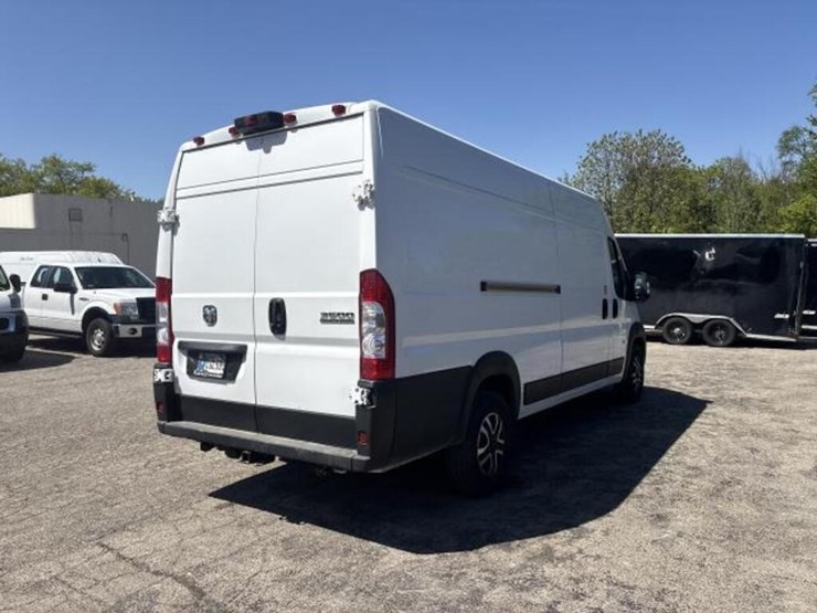 2023-dodge-3500-image-4