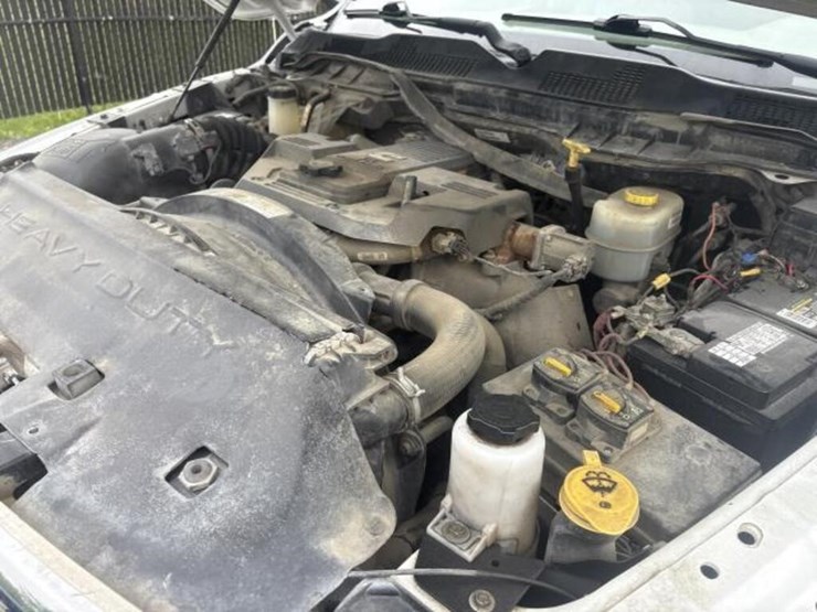 2014-dodge-3500-image-25
