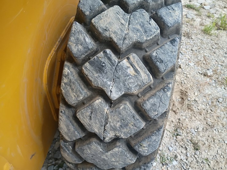 2022-deere-330g-image-67