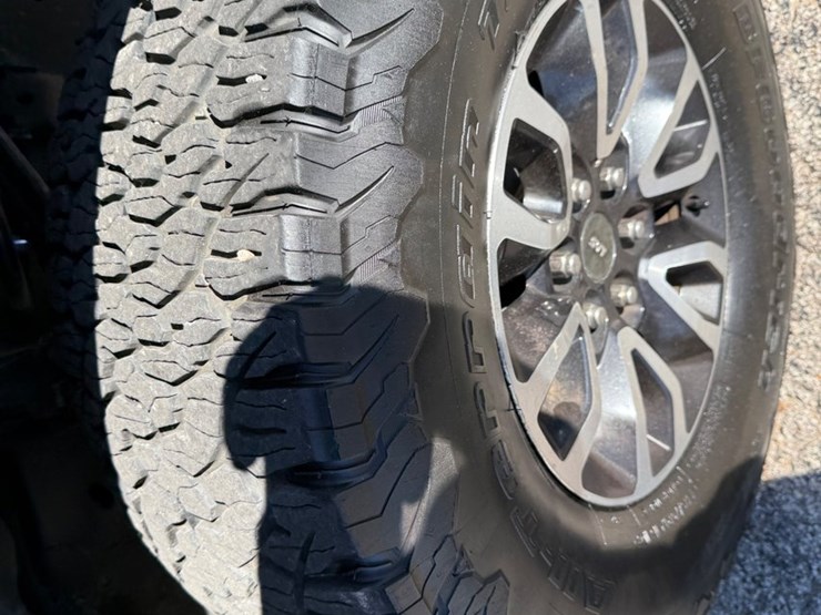 2013-ford-f150-raptor-image-10