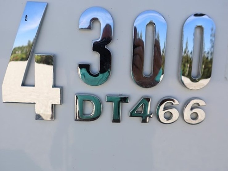 2005-international-durastar-4300-image-18