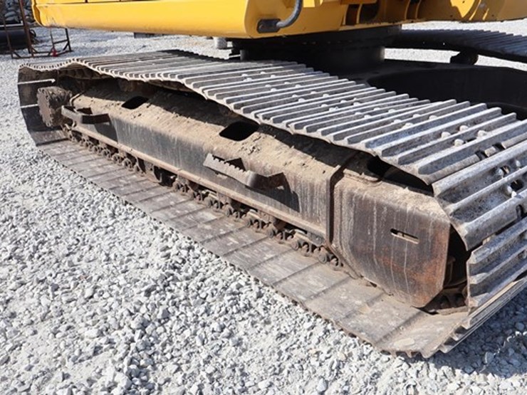 2017-deere-210g-image-32