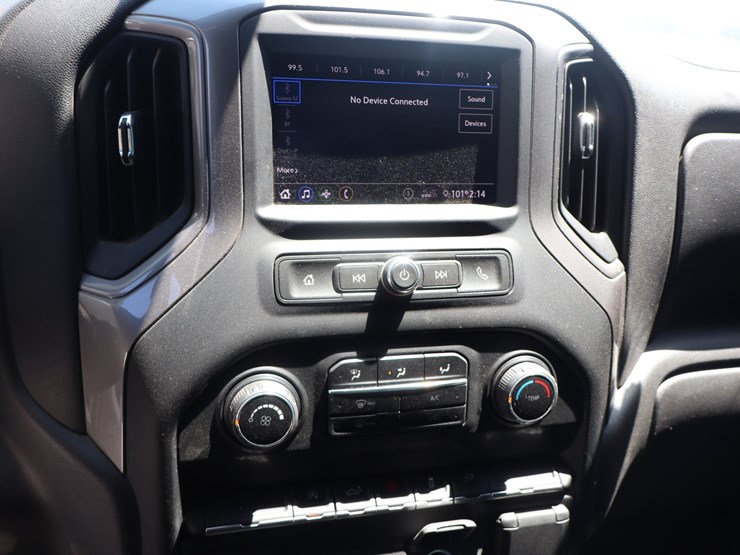 2022-chevrolet-1500-image-17