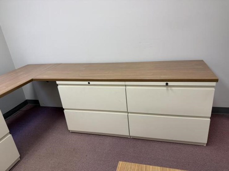 metal-executive-u--shape-desk,-overhead-hutch-a-image-2