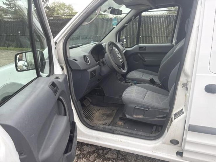 2010-ford-transit-connect-image-12