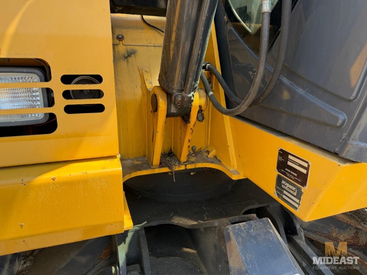 2011-deere-75d-image-14